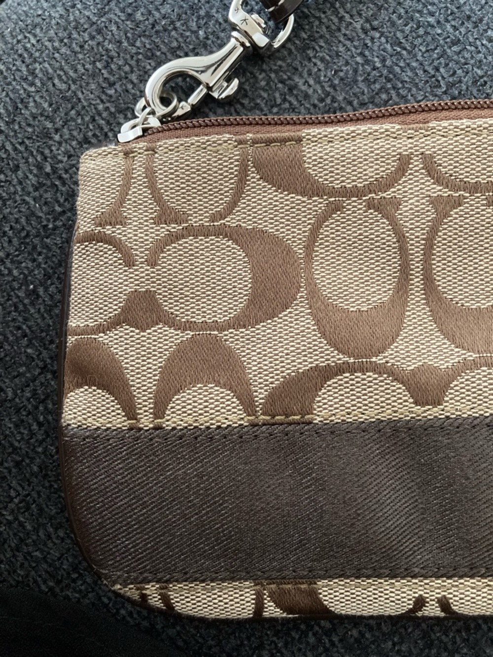Coach Signature Khaki/Brown Logo Wristlet Canvas Patent Leather Strap & Trim - Picture 10 of 13